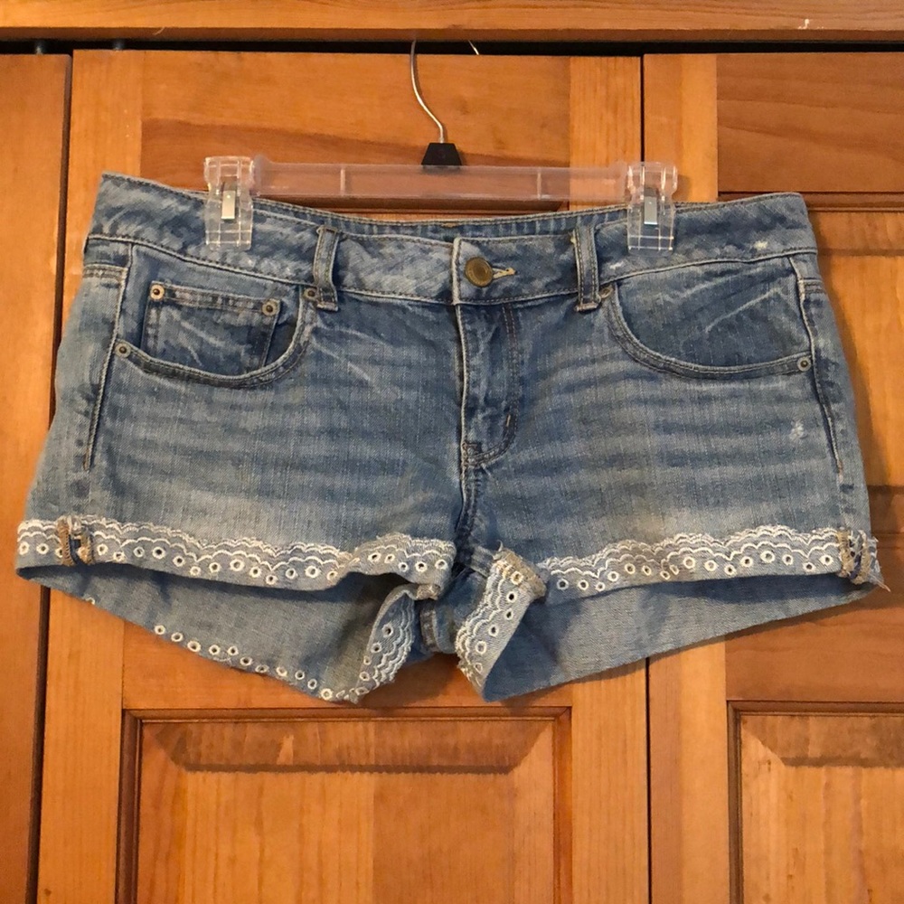 American Eagle light wash denim jean shorts